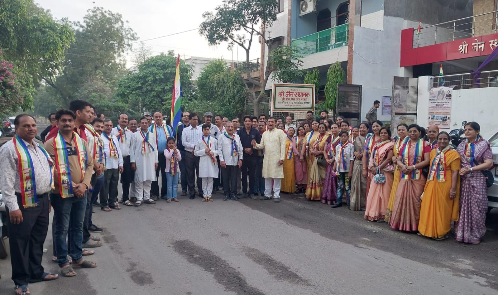 महावीर जयंती के उपलक्ष में निकाली प्रभात फेरी