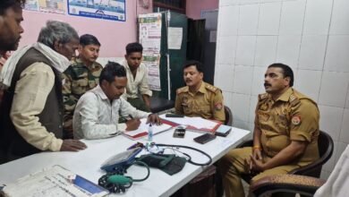 महिला में टक्कर मार पिकअप मन्दिर में घुसी