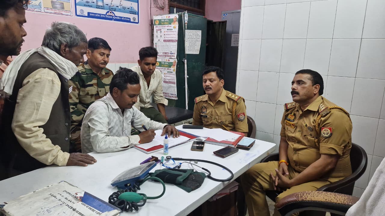 महिला में टक्कर मार पिकअप मन्दिर में घुसी