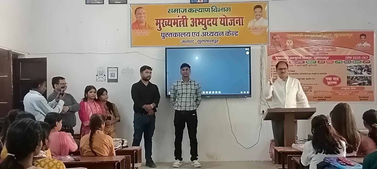 प्रो डी के त्रिपाठी
