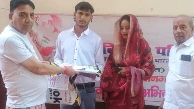 सामूहिक सरल विवाह हेतु वर-वधुओं को मिले वस्त्र