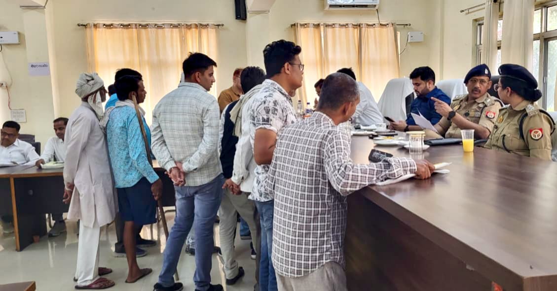 टाउन लाइन ग्रामीण फीडर से जोड़ने पर भड़के ग्रामीण