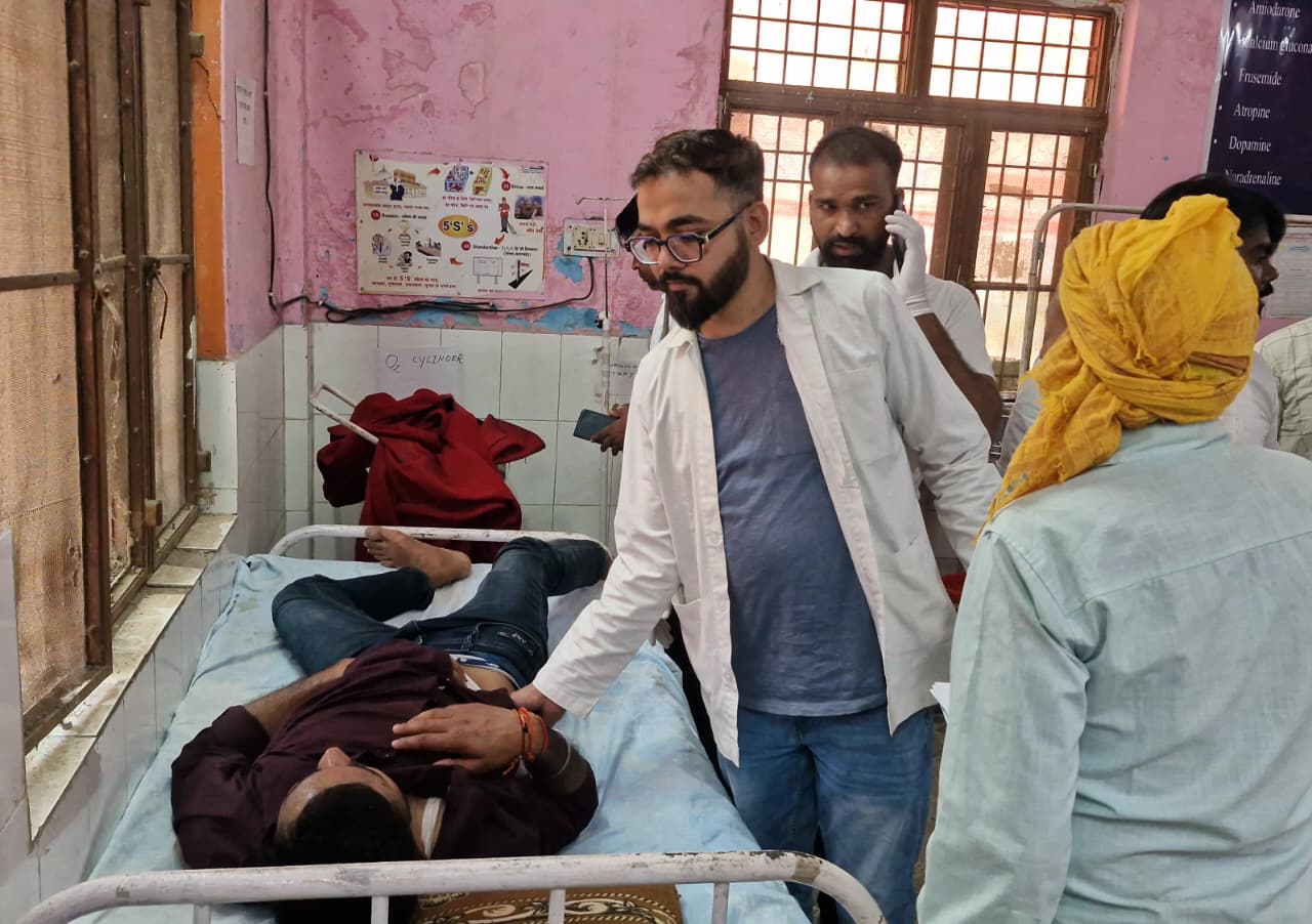 तेज रफ्तार बाइक-लोडर में भिड़ंत: बाइक सवार घायल