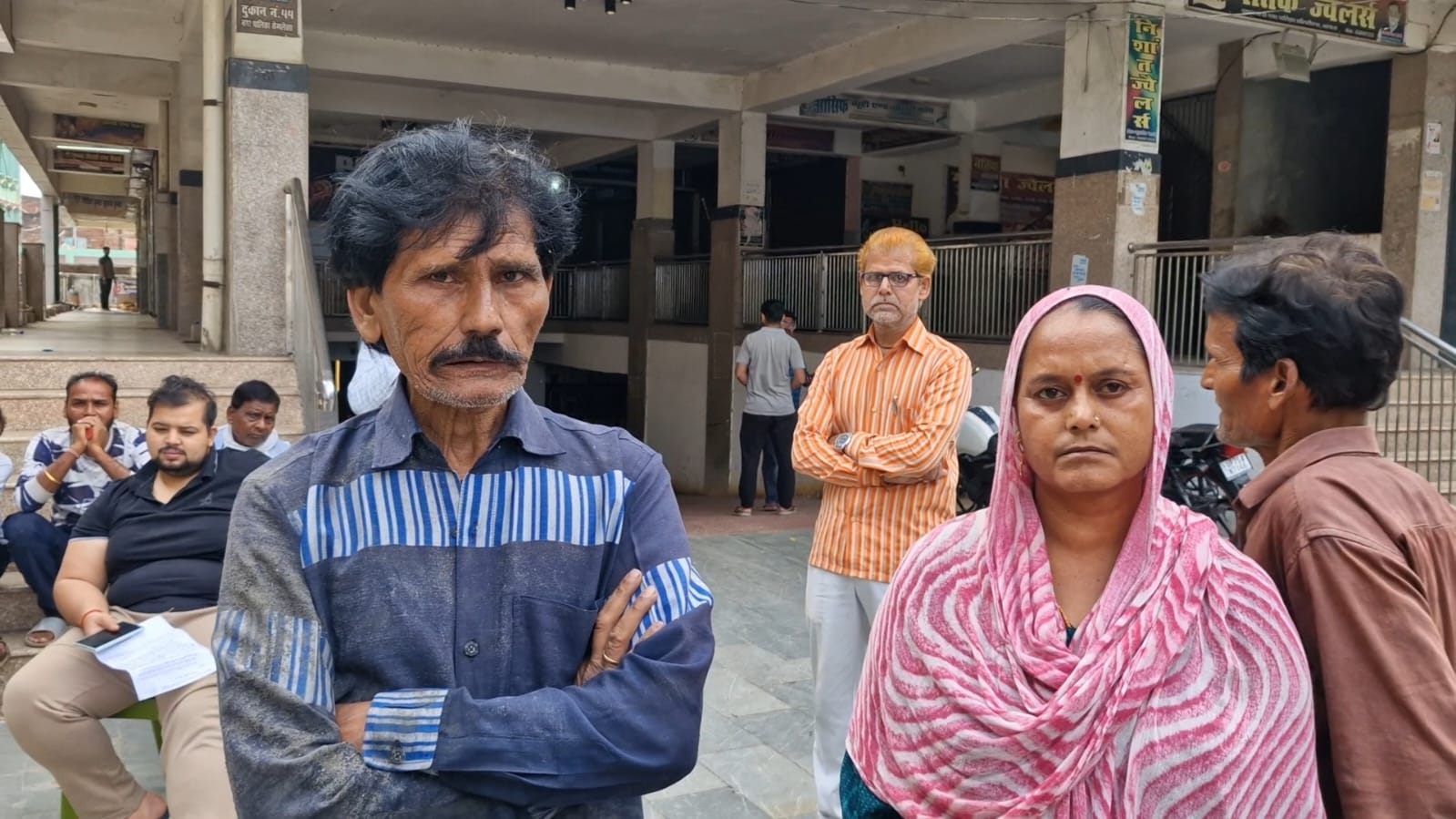 दबंग पिता-पुत्र ने महिला सफाईकर्मी को पीटा: कार्रवाई की मांग