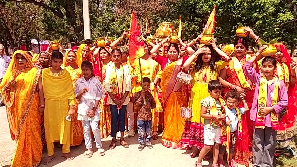 बरसावां में श्रीमद्भागवत कथा से पूर्व भव्य कलश शोभायात्रा