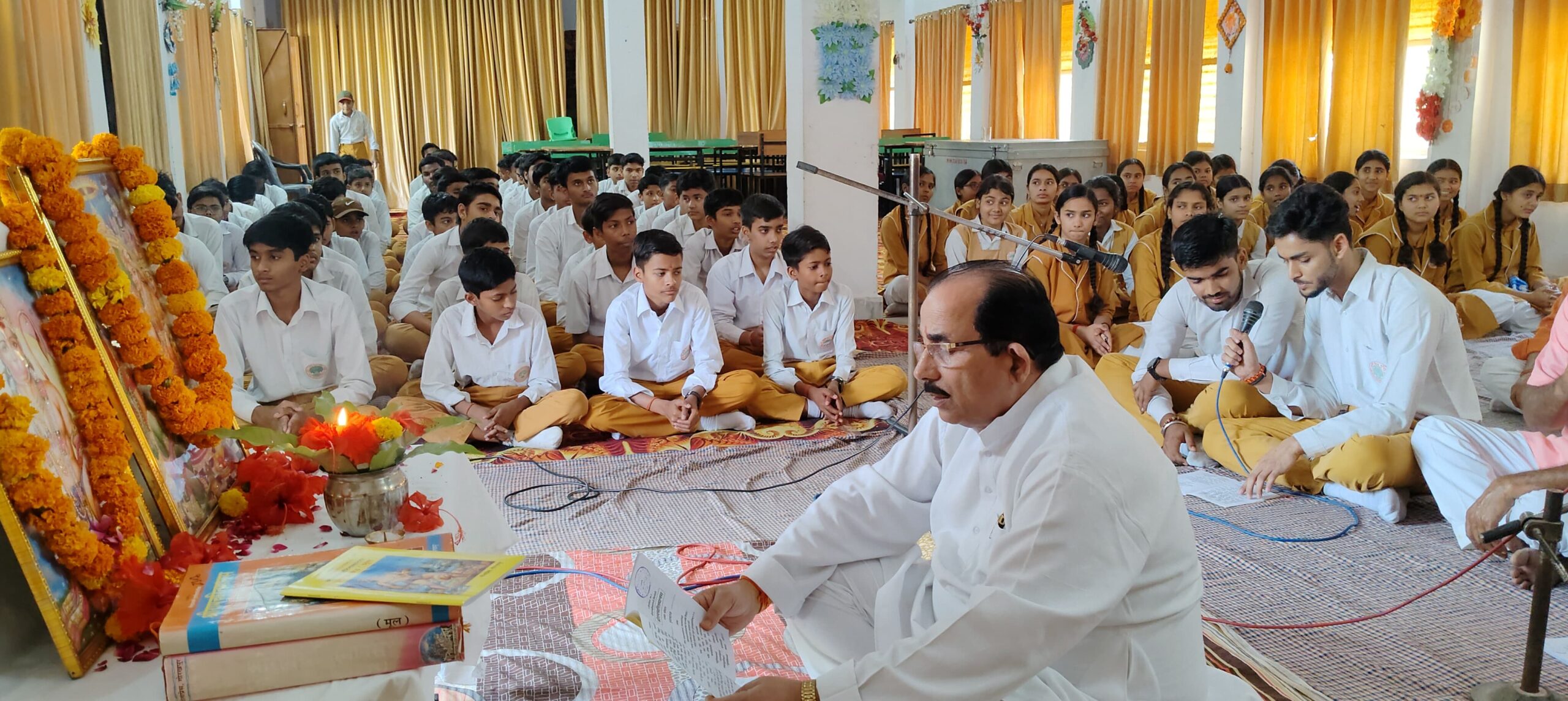 महर्षि विद्या मंदिर सुंदरकांड पाठ के साथ शुरू हुआ नए सत्र का शुभारंभ