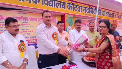 शिक्षक खुद को जलाकर फैलाता है ज्ञान का प्रकाश : राहुल सिंह