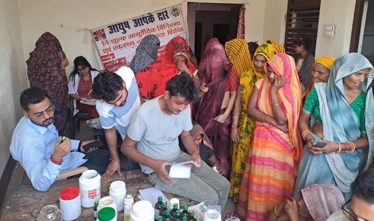 आयुर्वेदिक स्वास्थ्य शिविर में 108 मरीजों का हुआ परीक्षण