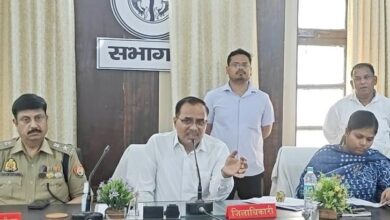 कर्मचारी मौके पर पहुंचकर समस्याओं का निस्तारण करें: डीएम