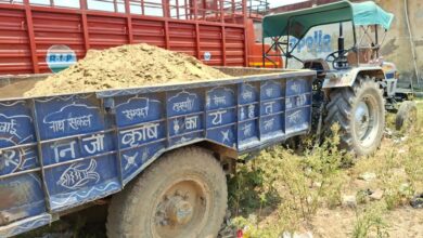 अवैध खनन कर रही ट्रैक्टर-ट्रॉली पकड़ी
