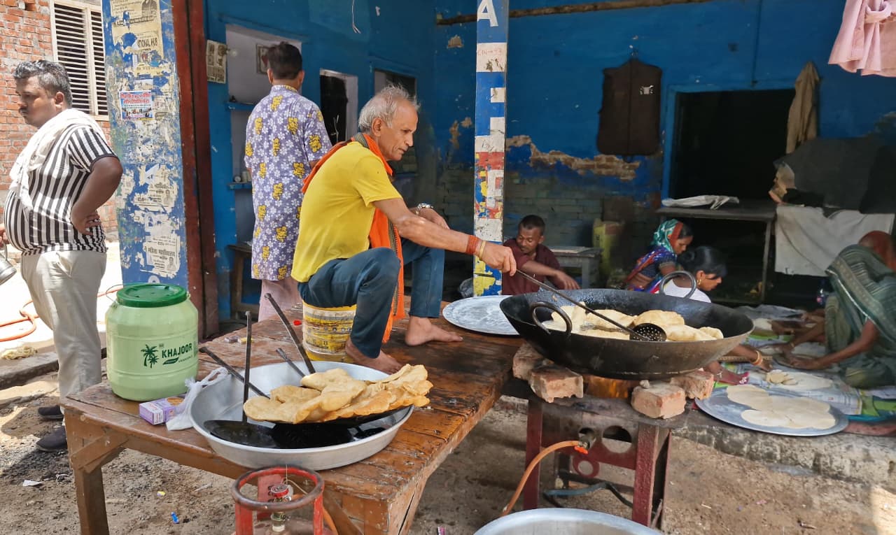 कढ़ाई में डालडा ने किया धमाकेदार विस्फोट