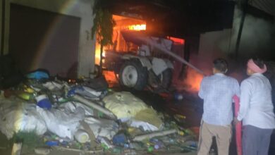 कबाड़ की दुकान में भीषण आग:20 लाख का नुकसान