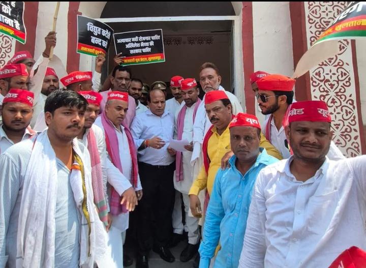 महंगाई,बिजली संकट और पेपर लीक पर सपा यूथ ब्रिगेड का हल्लाबोल
