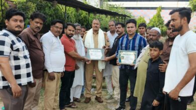 मोहर्रम शांतिपूर्ण कराने पर पुलिस अधिकारी हुए सम्मानित