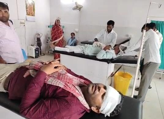सड़क-नाली विवाद में खूनी संघर्ष, चली कुल्हाड़ी लाठी-डंडे:12 घायल