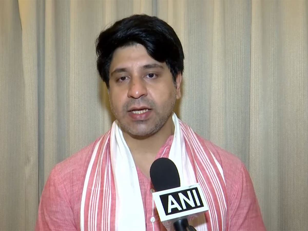 Shehzad Poonawalla resigns