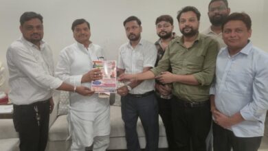 अमृतमय पावन वर्षायोग का सपा महासचिव को दिया आमंत्रण