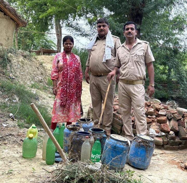 आबकारी विभाग का अभियान तेज, 30 लीटर कच्ची शराब बरामद, 200 किलो लहन नष्ट