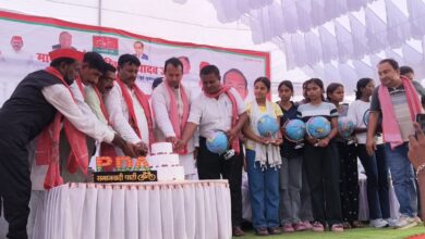 वृक्षारोपण और मेधावी सम्मान व सेवा कार्यों के साथ मनाया गया अखिलेश यादव का जन्मदिन