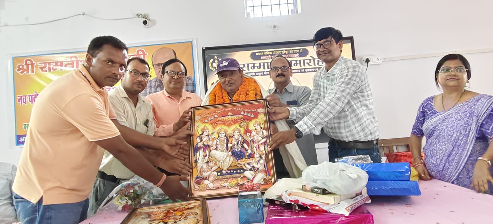 खंड शिक्षा अधिकारी दूबेपुर का हुआ सम्मान समारोह