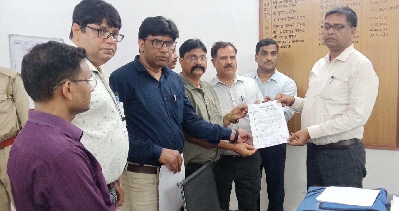 खंड शिक्षा अधिकारी मुकेश कुमार पर हुये हमले के बाद संघ ने की सुरक्षा की मांग