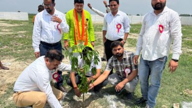 गुरु पूर्णिमा पर ‘एक पेड़ गुरु के नाम’ अभियान के साथ पौधरोपण व सम्मान समारोह आयोजित