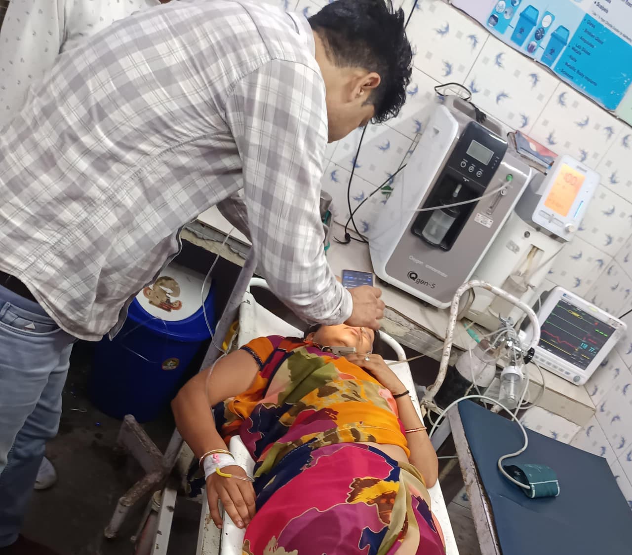 घर में घुसे सांप ने गृहिणी को डसा: सैफई रेफर