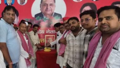 जन्म दिवस: अखिलेश को मुख्यमंत्री बनाने का लिया संकल्प