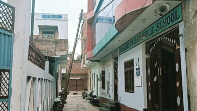 जर्जर बिजली पोल कर रहा हादसे का इंतजार