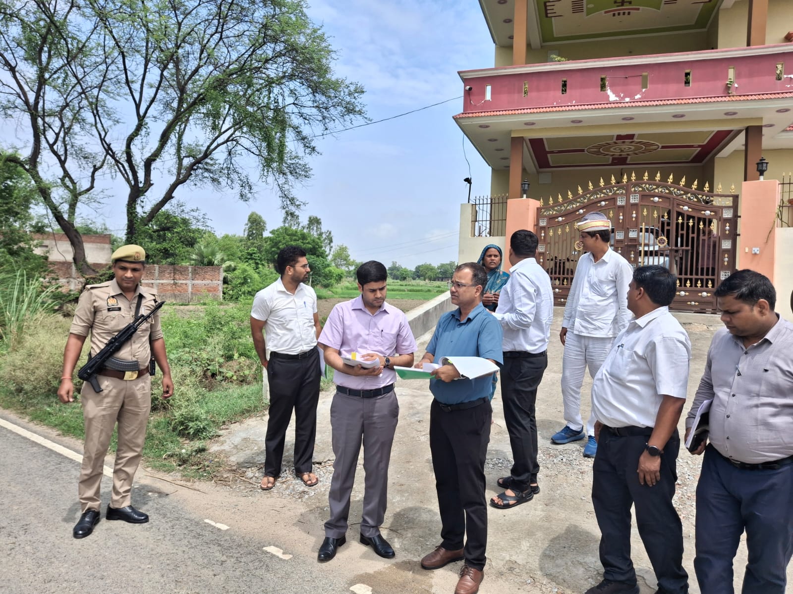 जिलाधिकारी ने तीन बड़े बैनामों की जांच की, एक मामले में रिपोर्ट तलब