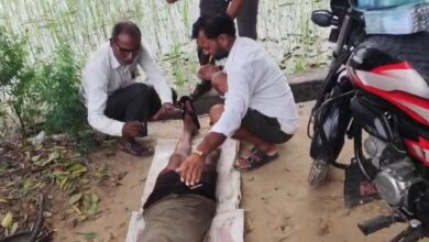 झोलाछाप ने सड़क किनारे लिटा कर लगाए टांके
