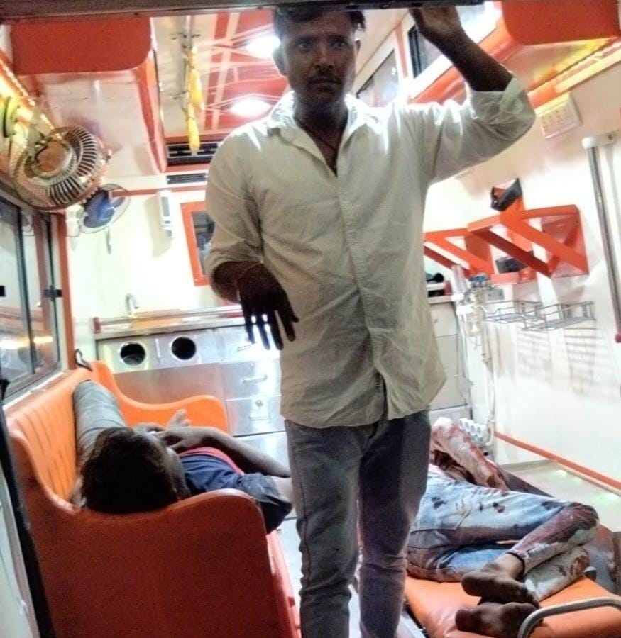तेज रफ्तार फिसली बाइक: दो घायल