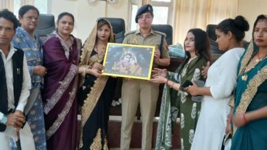 दिव्यांगों ने सीओ-नायब तहसीलदार को किया सम्मानित