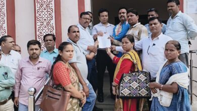 प्राथमिक शिक्षा मित्र संघ ने दी श्रद्धांजलि, मुख्यमंत्री को 5 सूत्रीय सौंपा मांगपत्र