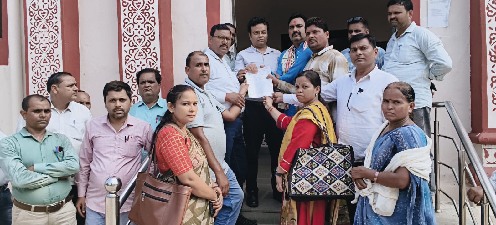 प्राथमिक शिक्षा मित्र संघ ने दी श्रद्धांजलि, मुख्यमंत्री को 5 सूत्रीय सौंपा मांगपत्र
