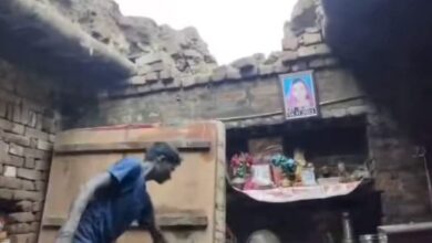 बारिश में गिरी कच्चे घर की छत: हादसा टला