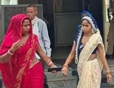 बेटी को बचाने गए पिता को पीटा