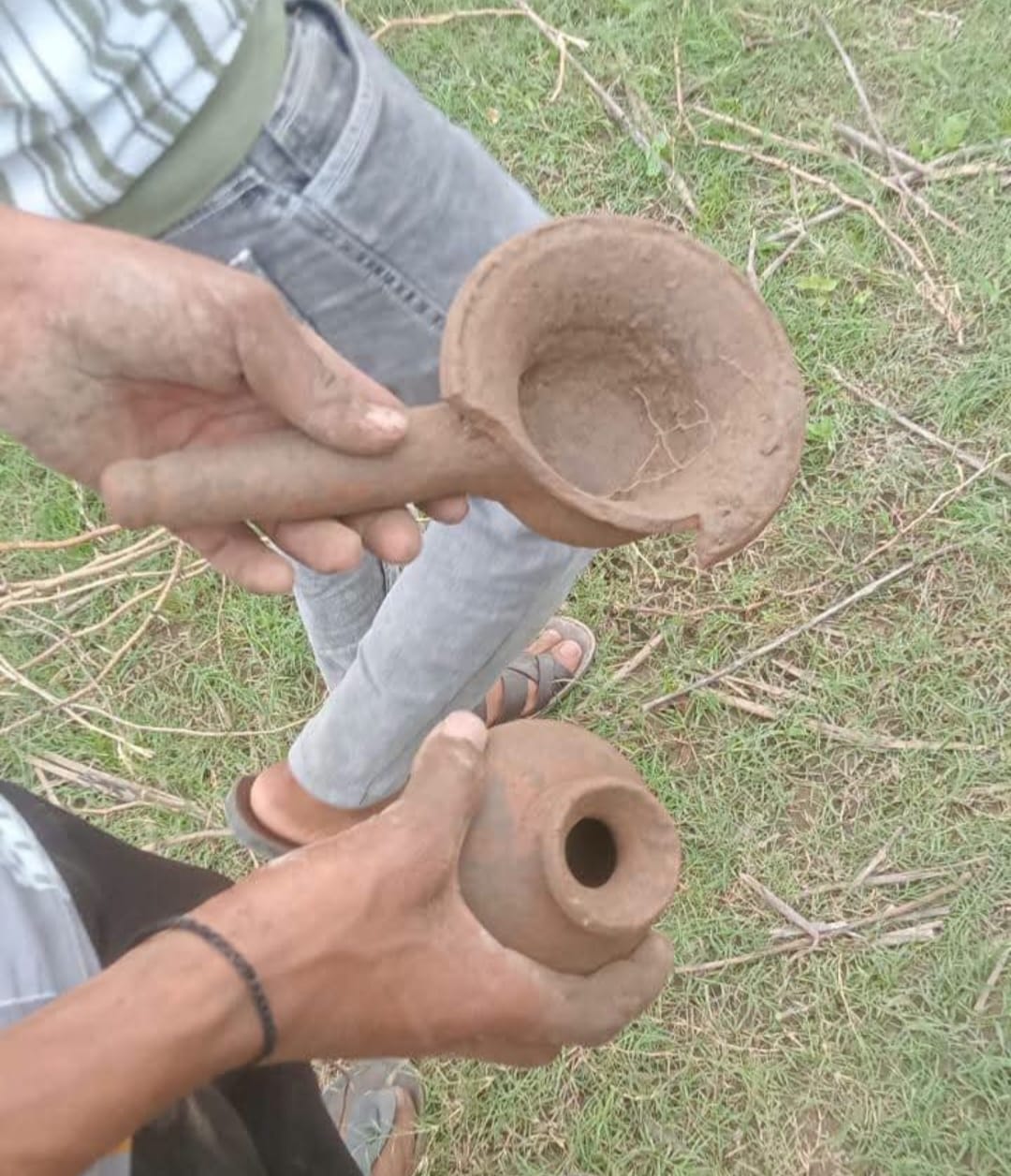 रहस्यमयी सुरंग देखने के लिए उमड़ रही भीड़, प्रशासन बेखबर