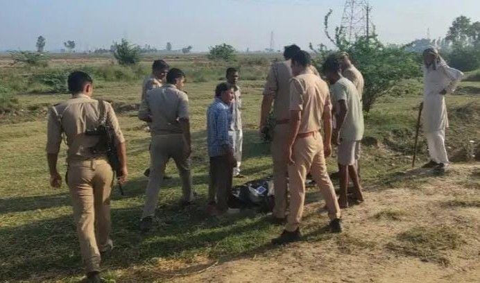 रेलवे ट्रैक किनारे मिले युवक-युवती के शव: सनसनी