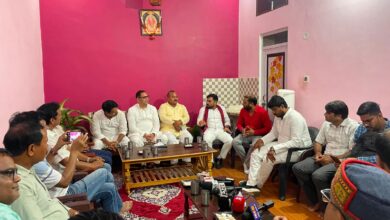सपा नेता आरपी राजन के घर पर प्रतापगढ़ सांसद एसपी सिंह पटेल ने की प्रबुद्ध वर्ग के साथ बैठक