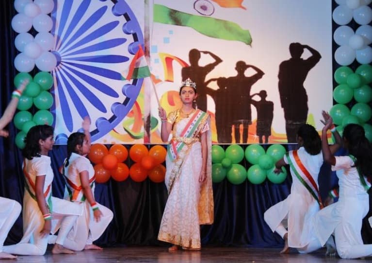 15 August dance performance songs