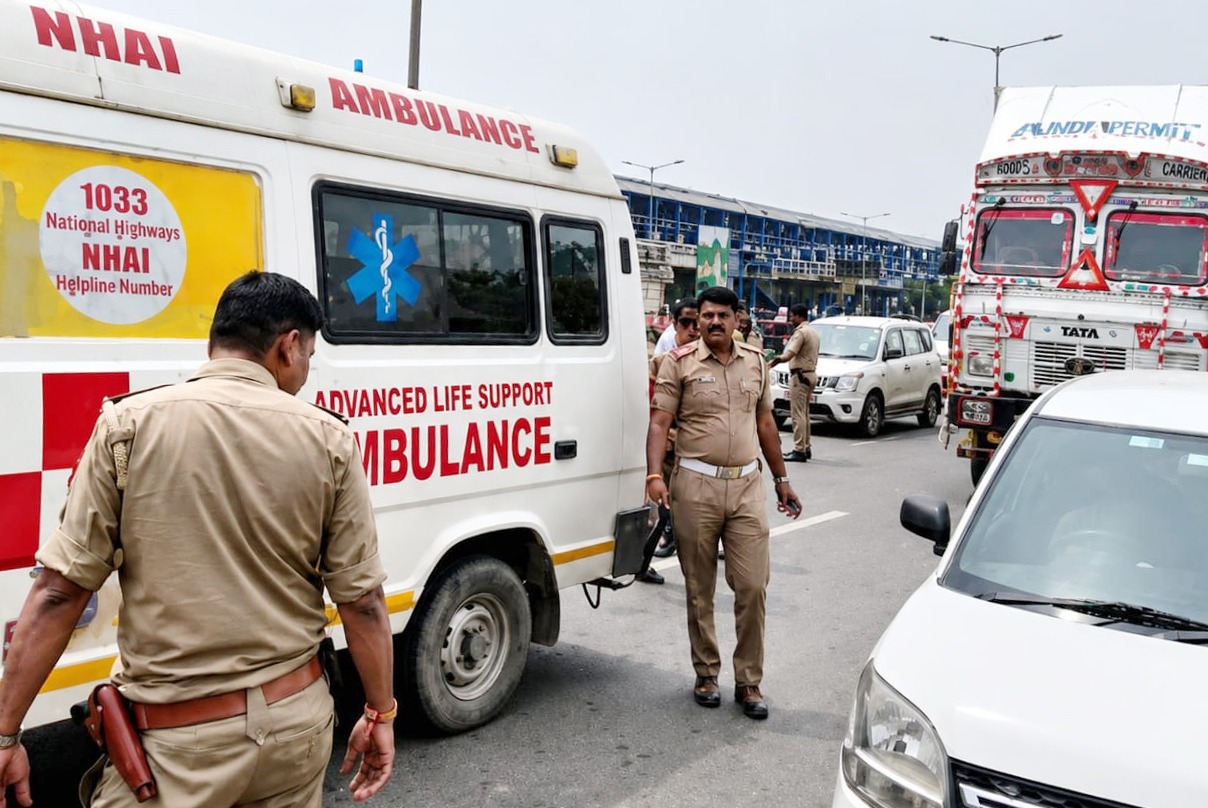एनएच-9 पर तेज रफ्तार ट्रक ने बाइक सवार दंपती को कुचला, दोनों की मौत