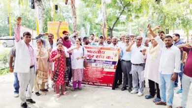 एनएचएम व एंबुलेंस कर्मचारियों ने उठाई नियमितीकरण और समान वेतन की मांग