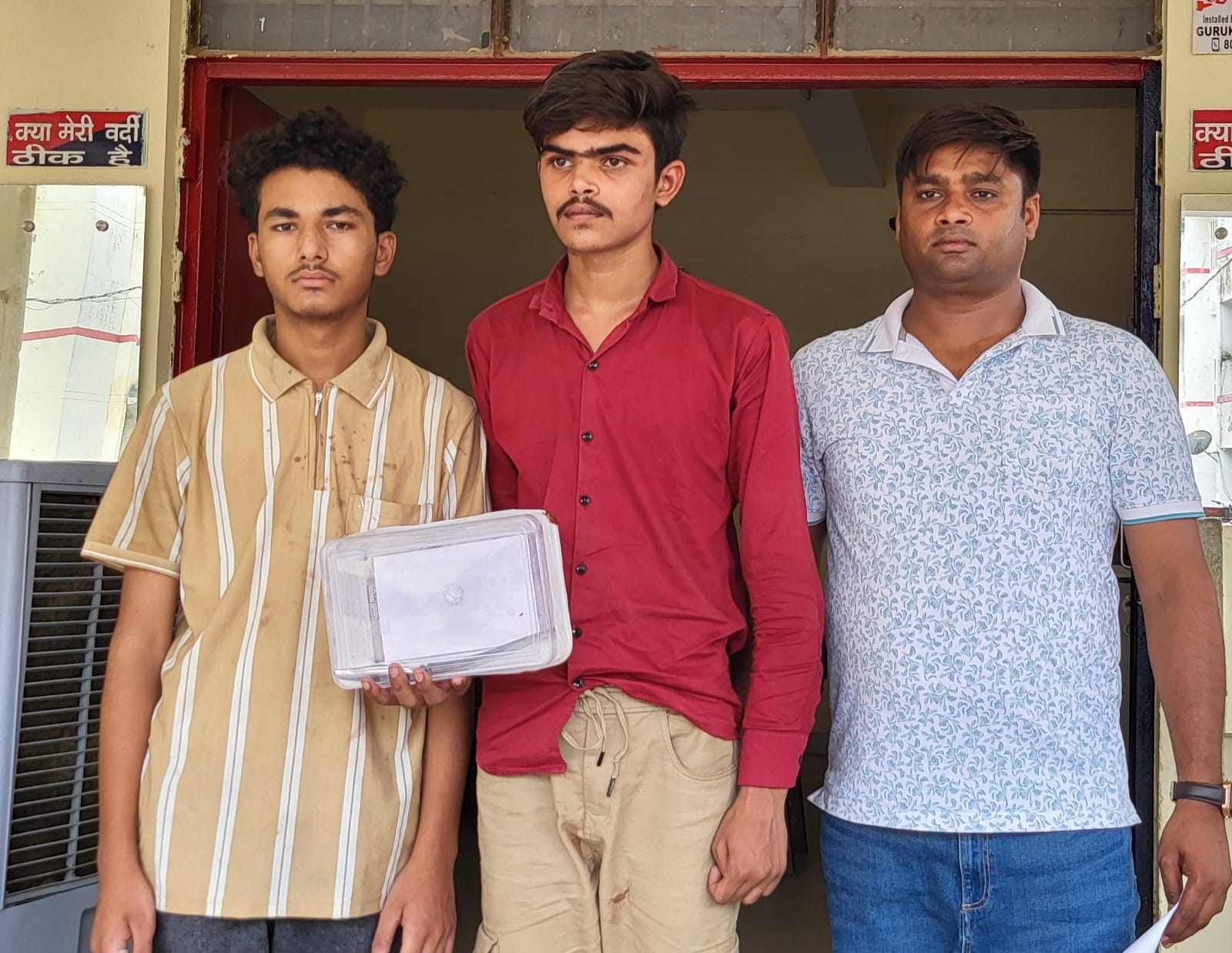 किराया मांगने पर कैब चालक को चाकू से किया घायल