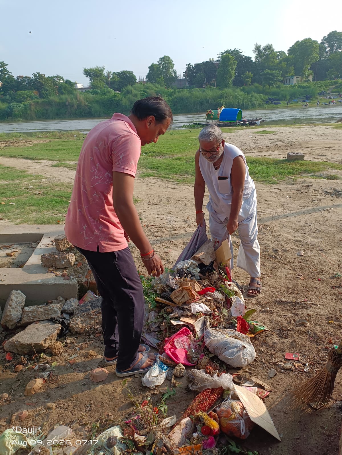 गोमती मित्र मण्डल स्वतः समर्पित स्वच्छता प्रहरियों का समूह है : मदन सिंह