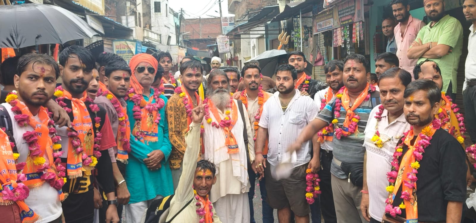 डाक कांवड़ यात्रियों के स्वागत में उमड़े भक्त
