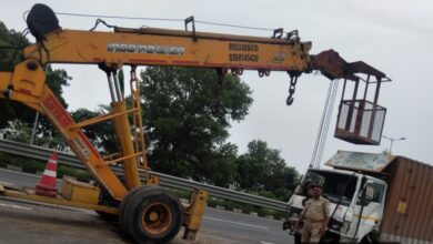 डीसीएम ने प्राइवेट बस में मारी टक्कर