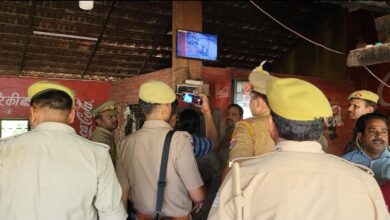 ढावा पर दाल में निकली हड्डी की खबर से मचा हड़कंप