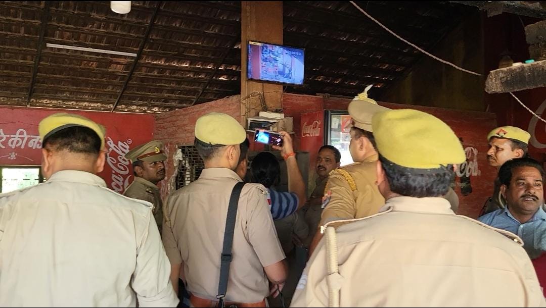 ढावा पर दाल में निकली हड्डी की खबर से मचा हड़कंप
