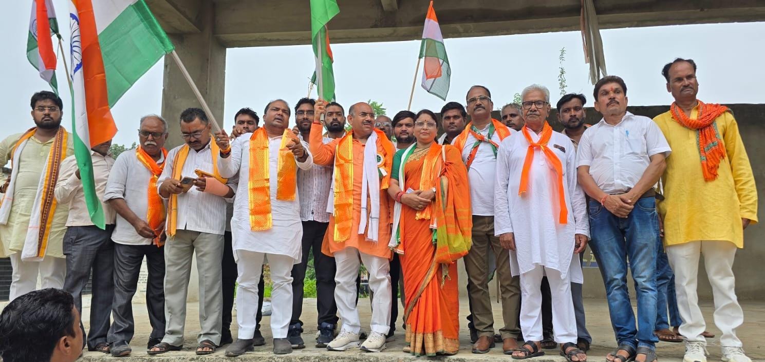 तिरंगा बाइक रैली ने नगर में मचाई धूम